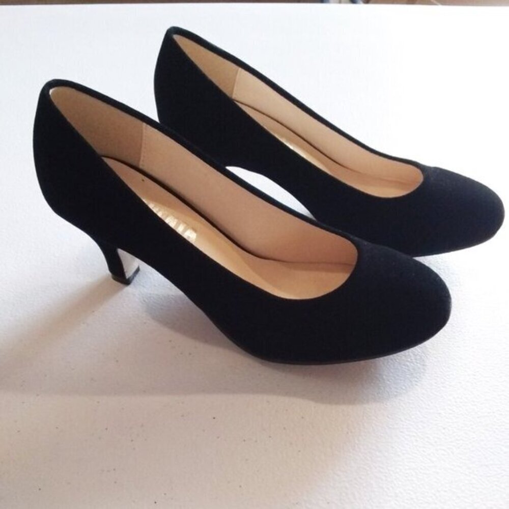NWOT! Sexy! Black Low Heeled Pumps ~ Micro Suede ~ Work Casual ~ App Size 7.5
